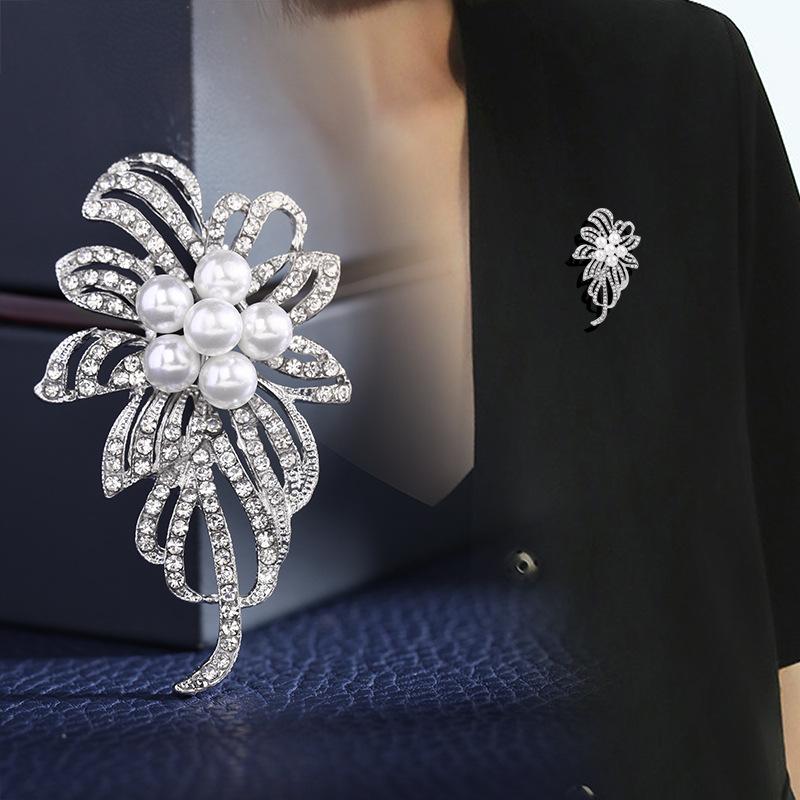 Fashion Crystal Brooch For Women Designer Shiny Rhinestone Pearl Flower Brooches Clothing Pins Party Jewelry Gifts