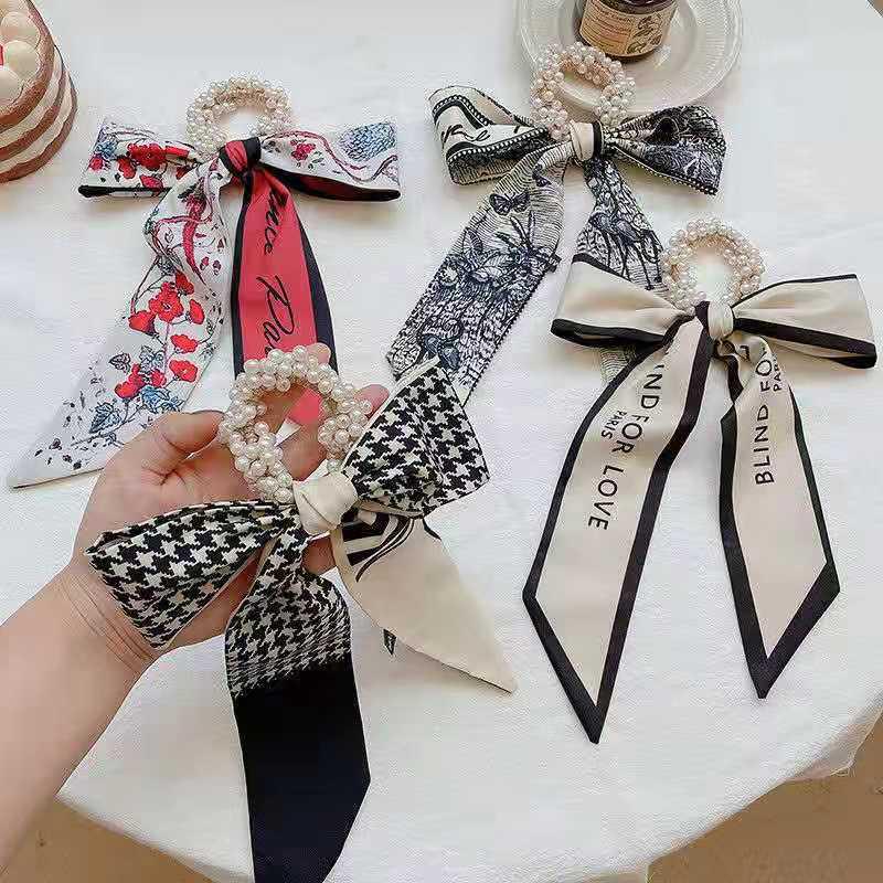 Panglică cu perle pentru păr – accesoriu elegant și elastic