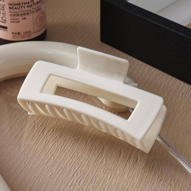 Soft Silicone Shark Hair Claw, Non-Slip Round Hair Clip for Women