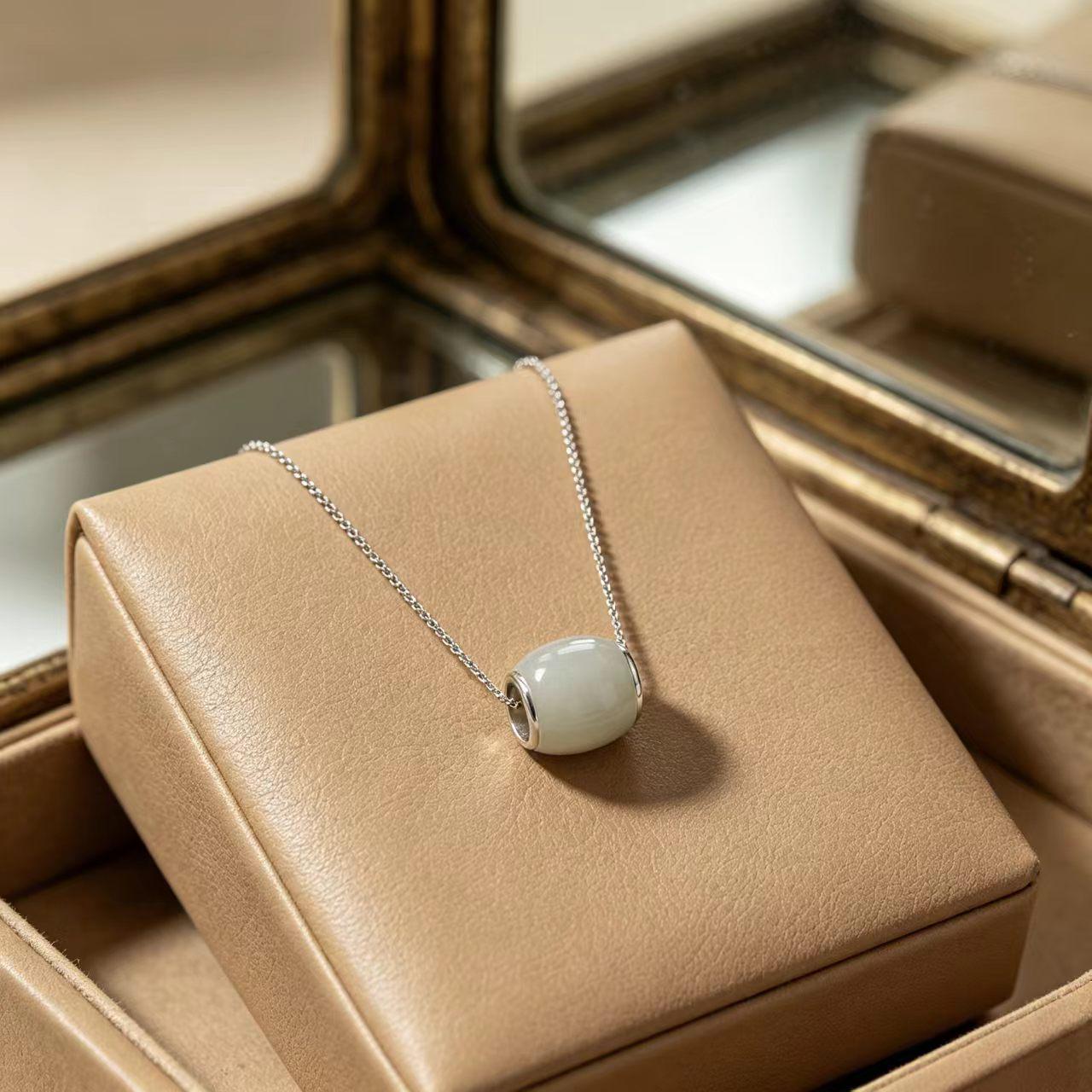 Sterling Silver Clavicle Necklace with Hetian Jade Pendant – Elegant, Lightweight, and Luxurious Women’s Accessory