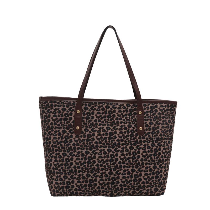 

Splicing largecapacity leopard print bags for women s new models is popular today for class commuting literary tote bags