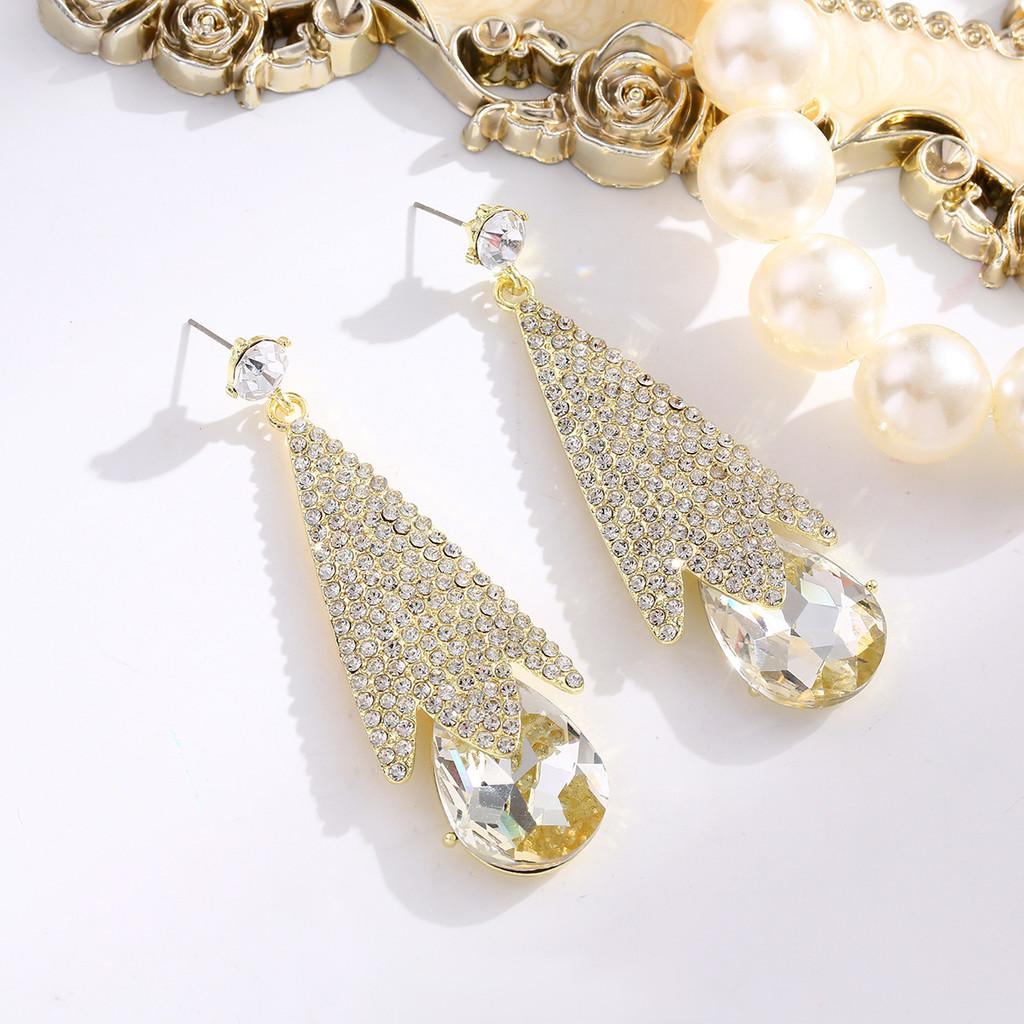 Elegant Diamond Drop Earrings With Geometric Design For Fashionable Women In Autumn