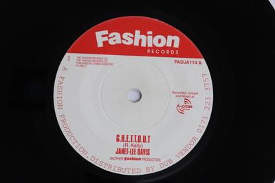 7-Zoll-Schallplatte JANET LEE DAVIS / SLY & MAFIA - G.h.e.t.t.o.u.t. / Dub Out FADJA114 FASHION RECORDS 1997 UK Reggae, Ska & Dub Gebraucht