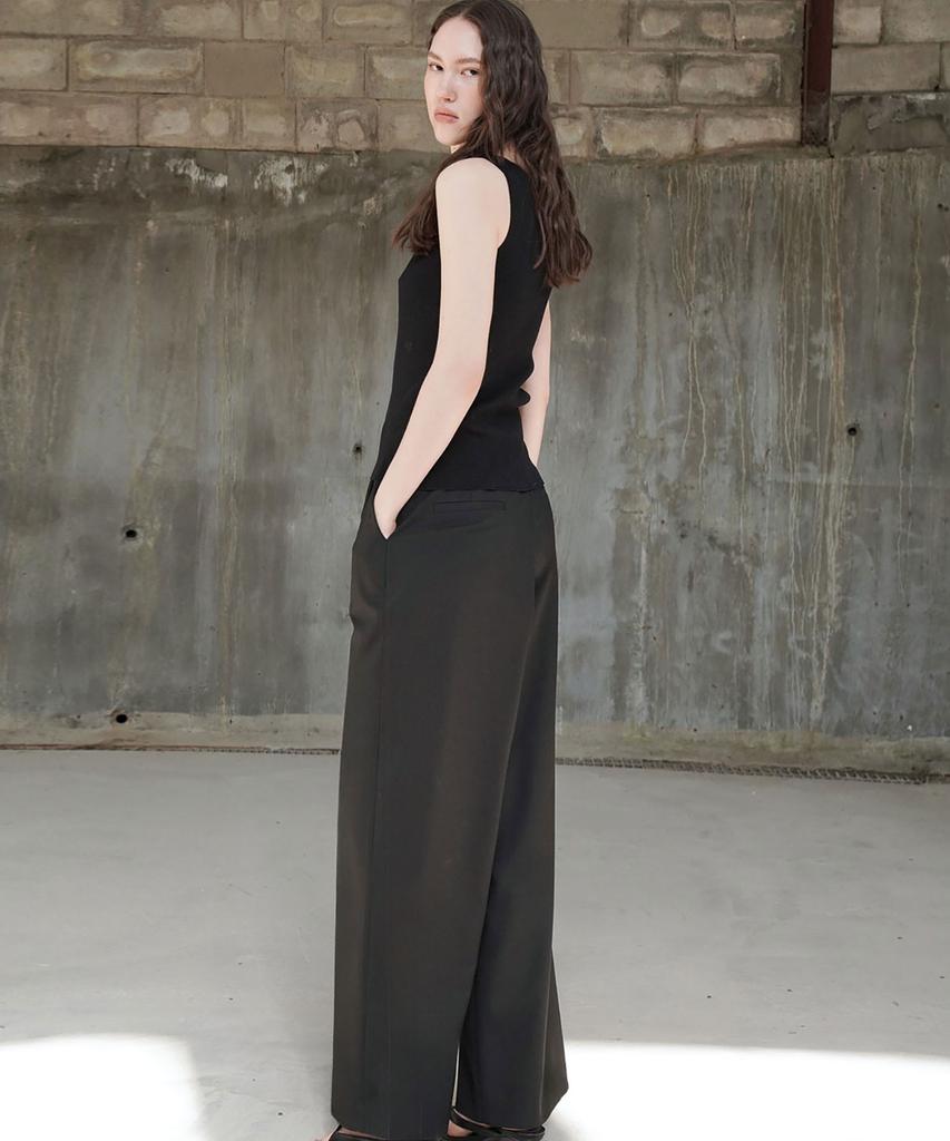 Ssikeoseun Irregular Back Detail Wide Pants_Black