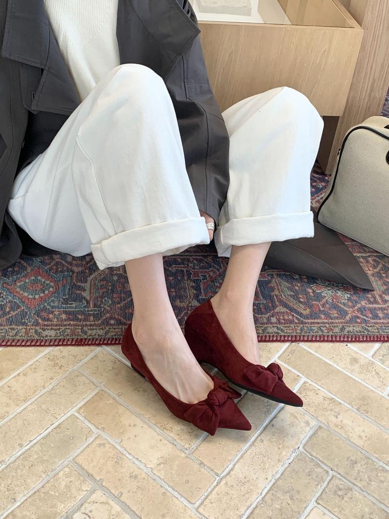 2025 new autumn new pointed suede bow retro high heels women's fashion wedge heel commuter shoes