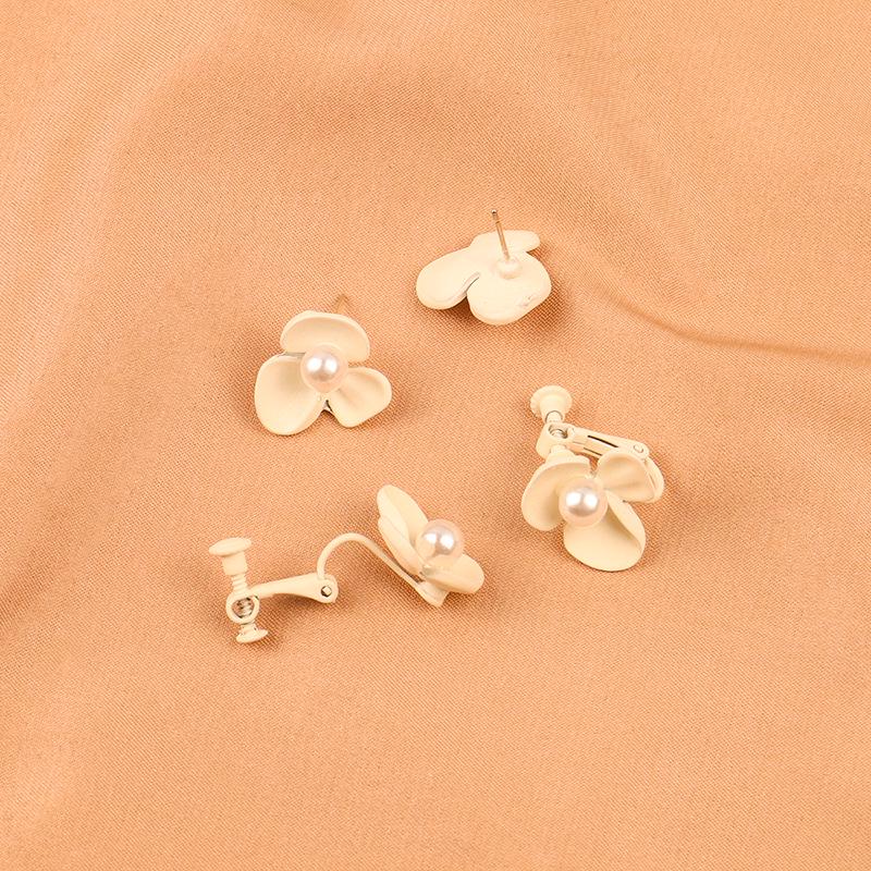 

S925 Silver Flower Pearl Stud Earrings - Summer Trend, French White Design