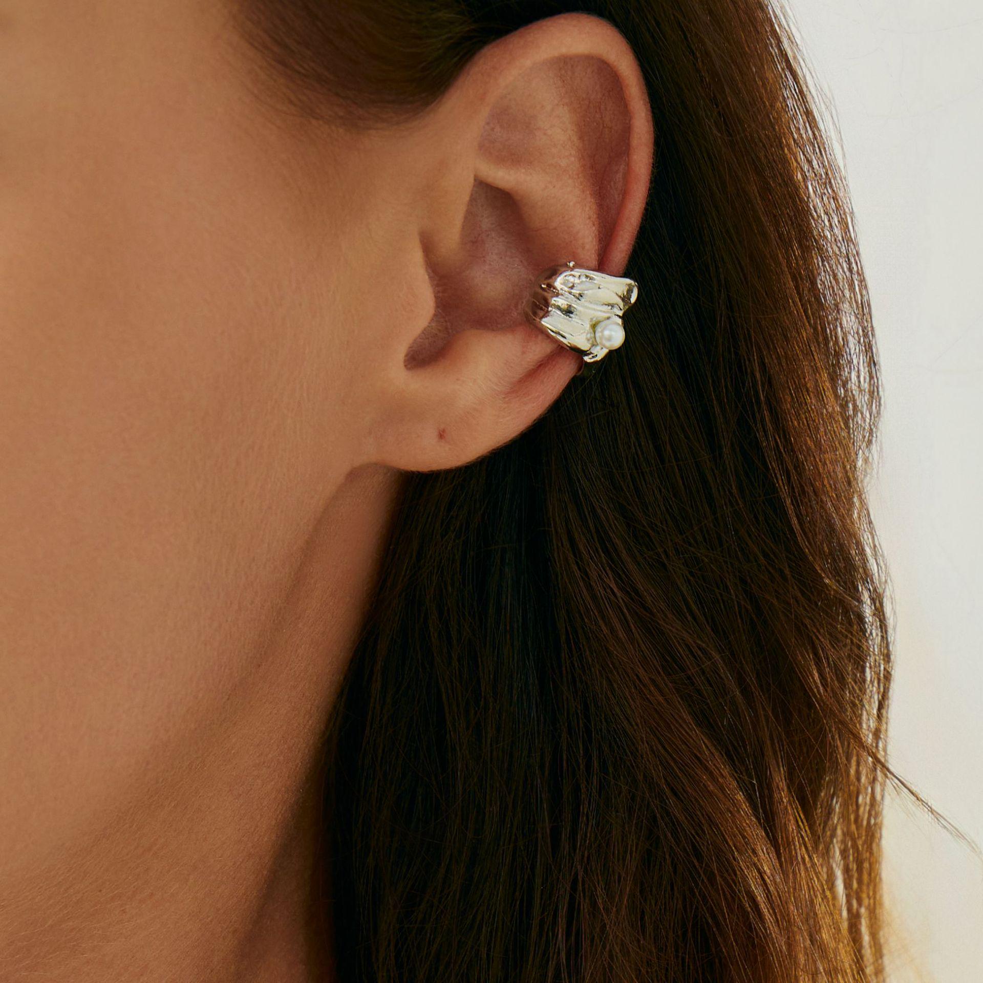 

Европейский и американский стиль глянцевые металлические клипсы для ушей в виде капель воды: Геометрические плиссированные серьги-пусеты в виде круга и каффы.