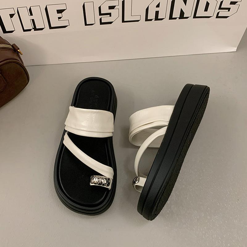 Thick-bottomed muffin set toe slippers women's summer new outer wear feeling open-toed small person heightened heel beach cool slippers