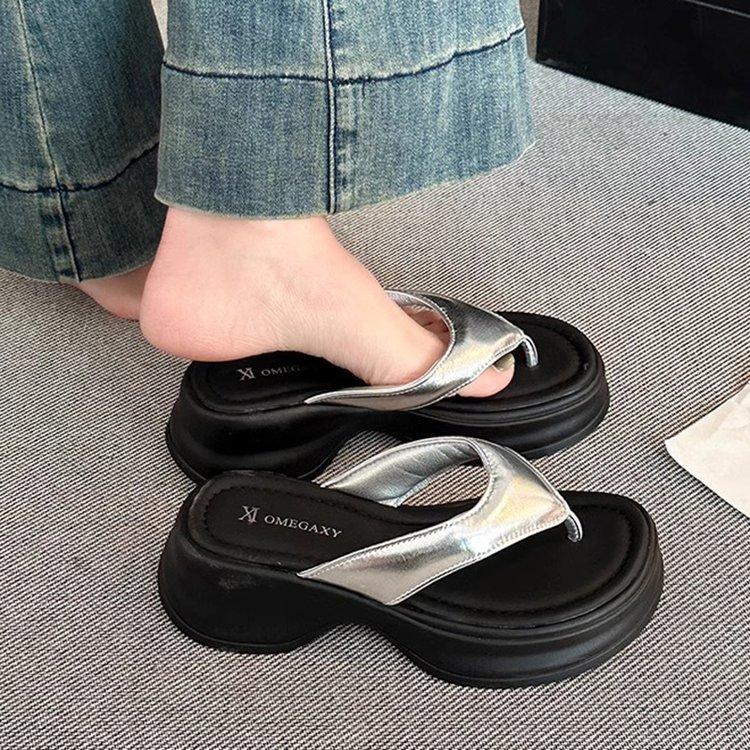 Flip-flops Women's Summer Outer Wear 2025 Summer New Thick Soft Bottom Fashionable Versatile Seaside Beach Sandals Pinch Slippers
