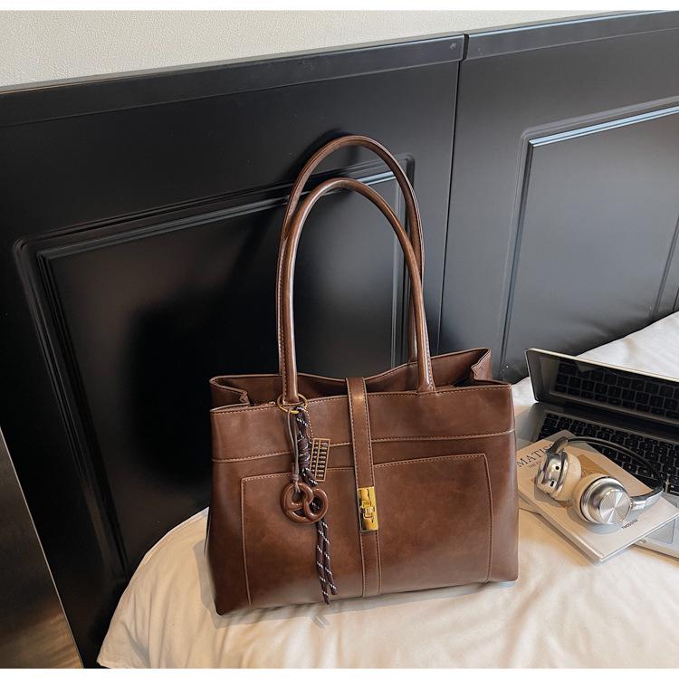 Premium Handbag Bag Women's 2025 New Contrasting Color Retro Shoulder Bag Commuting Large Capacity Underarm Tote Bag Tide