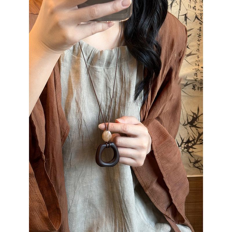 Wood chips irregular round square pendant necklace retro ethnic style collarbone chain design sense sweater chain women