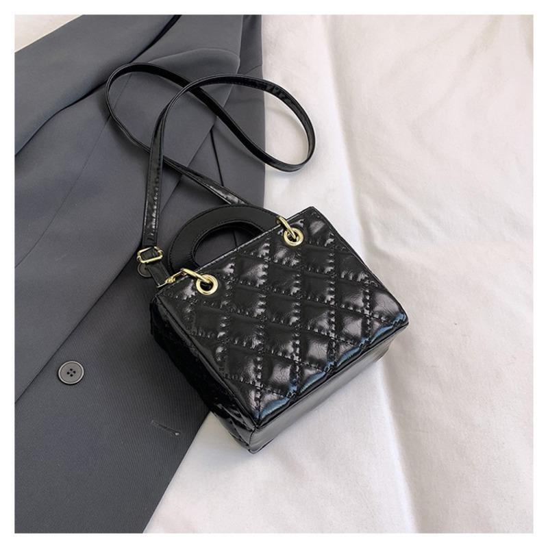 

Solid color new version retro simple diamond embroidery thread casual shoulder crossbody portable small square bag woman