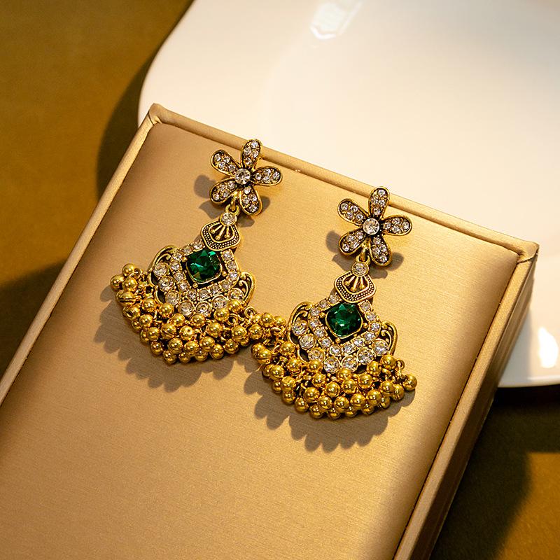Fashion High-End Luxury Retro Temperament Literary Girl Flower Earrings Stud Earrings
