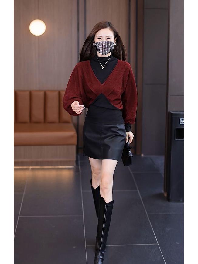Chic Angora Red Semi-High Neck Women's Layered Stretch Shirt