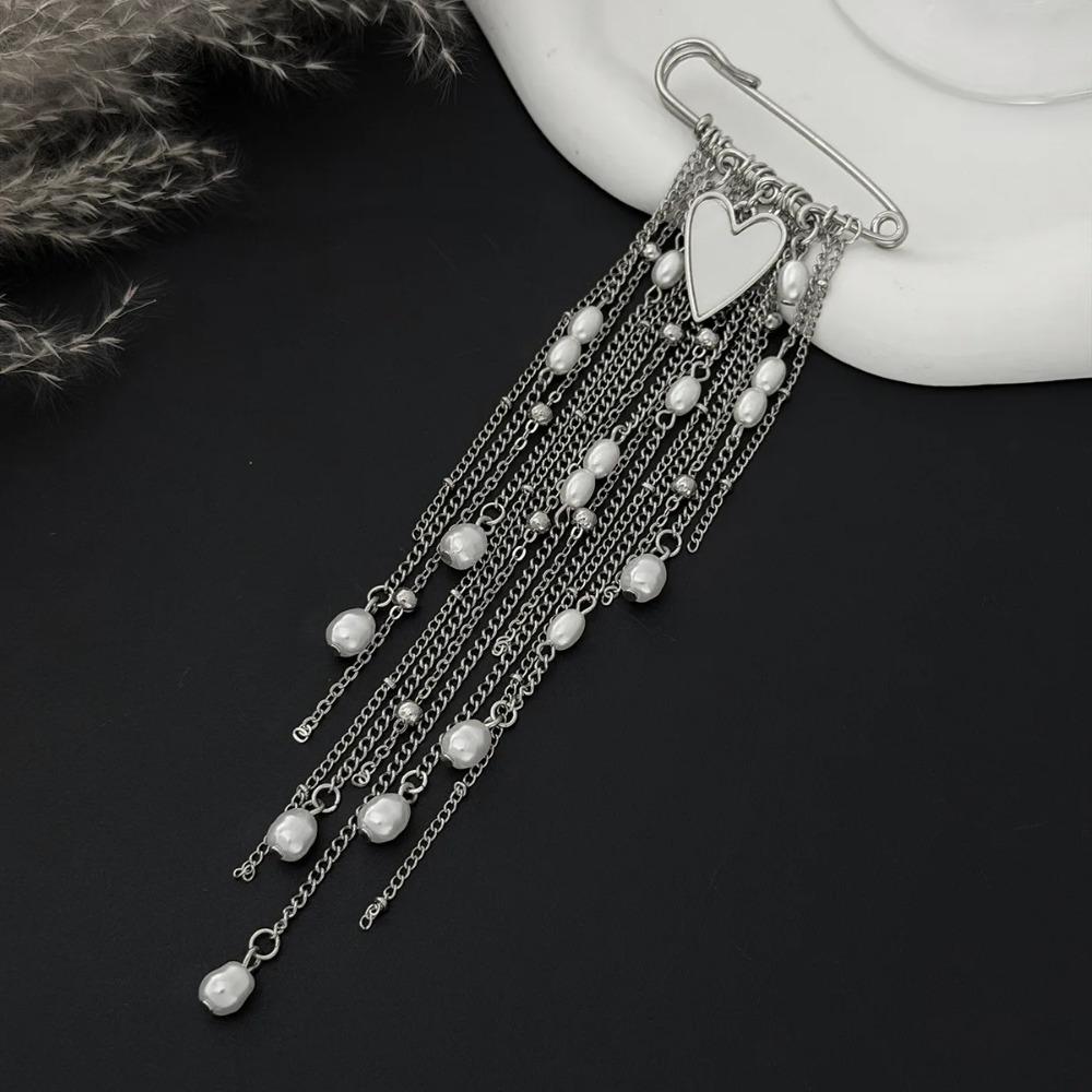 Multi Functional Imitation Pearl Heart Pendant Brooches Creative Tassel Chain Suit Pants Pins Brooch Fashion Clothes Decoration