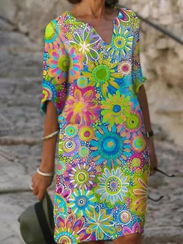 2025 Spring/Summer V-Neck Retro Print Dress for Middle-Aged Women