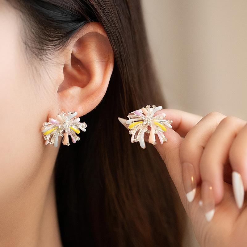 New high-end diamond-set temperament girlish heart sweet stud earrings cute fireworks earrings Korean version autumn and winter student earrings