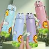 1 Stück Giraffe Löwe Safari Tier Cartoon Druck 750ml Farbe Kunststoff Sport Wasserflasche Auslaufsicher Klappdeckel mit Strohhalm Geeignet für Sport Büro Heimgebrauch