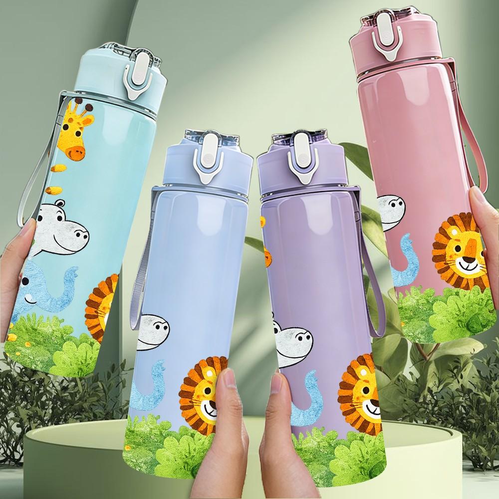 1 Stück Giraffe Löwe Safari Tier Cartoon Druck 750ml Farbe Kunststoff Sport Wasserflasche Auslaufsicher Klappdeckel mit Strohhalm Geeignet für Sport Büro Heimgebrauch