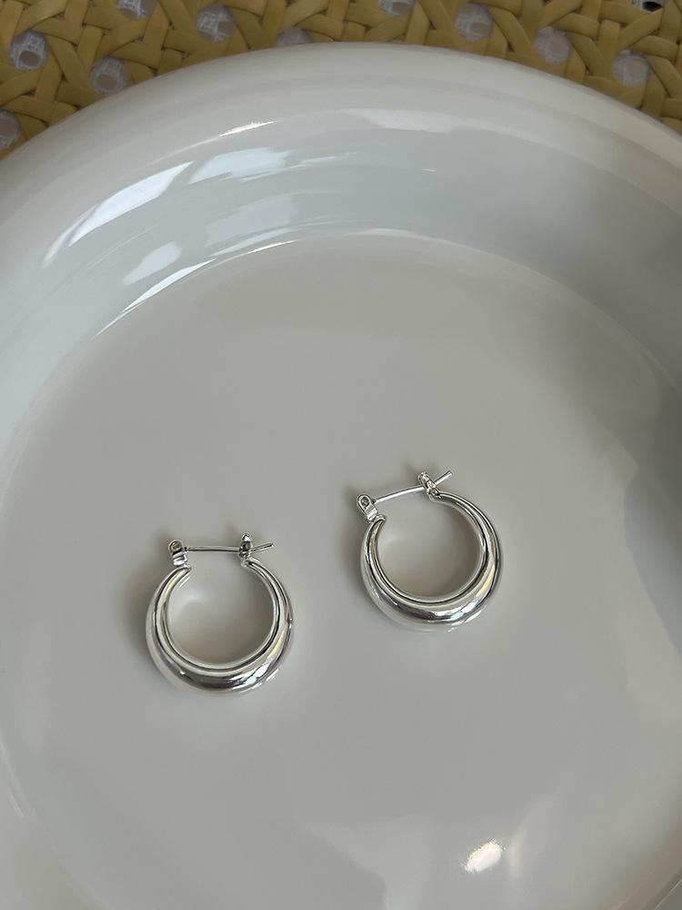 High quality metal smooth round plain ring high-end niche design earrings autumn and winter temperament earrings