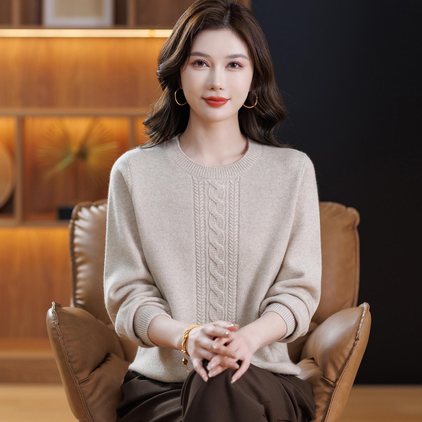 

Elegant Wool Embroidered Sweater for Middle-aged & Elderly Women - Thick Knit, Half-high Collar, Winter Base Layer 4XL [Recommended 72.5-80 kg]