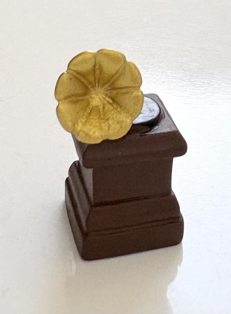 Mini Retro Gramophone Dollhouse Accessory