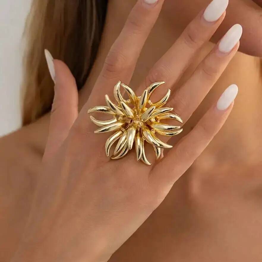 IngeSight.Z Vintage Gold Color Hollow Out Flower Ring for Women Creative Chic Geometry Metal Knuckle Rings Wedding Party Jewelry