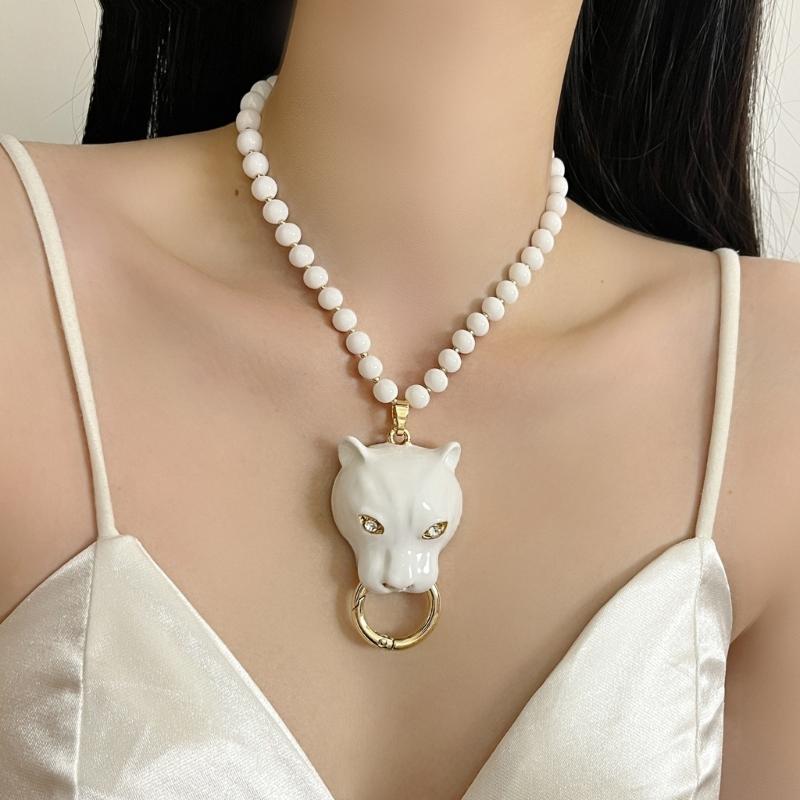 Zinc Alloy Leopard Queen Charm Necklace Adjustable Length Clavicle Chain Lightweight For Women Fashion Accessory