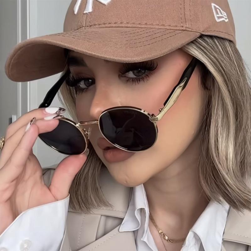 Non-polarized Small Frame Metal Oval Casual Sunglasses Women Fashionable Punk Style Sunglasses