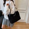 Large capacity velvet chain, underarm bag, tote bag, women's bag 2025 autumn trend, shoulder commuter bag explosion