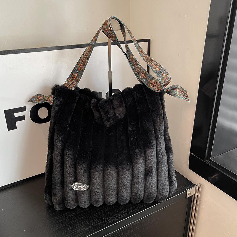 Autumn and winter large-capacity plush bag women's winter new fashion shoulder bag commuter tote bag messenger bag