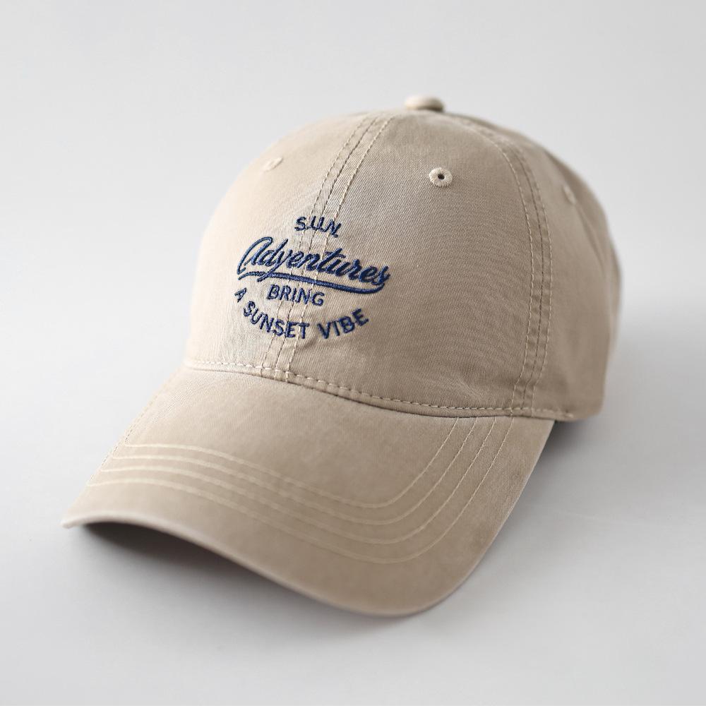Fashion Hat Niche Soft Top Retro Letter Embroidery Solid Color Baseball Cap for Men and Women Couples Casual Fashion Versatile Cap