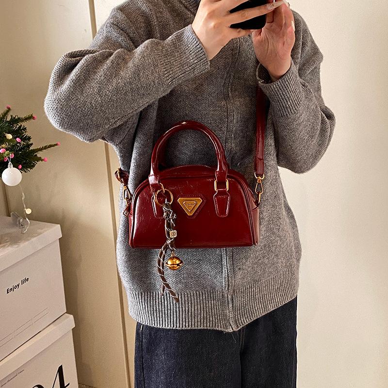 

Premium sense retro small bag women 2025 new autumn and winter popular versatile messenger bag super fire portable bowling bag 22*7.5*13