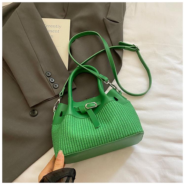 

Niche portable bucket bag women s 2025 new trendy summer fashion versatile texture striped vegetable basket messenger bag зелёный