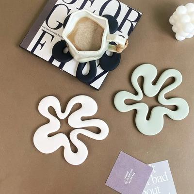 Dessous de verre en silicone en forme de fleur de style scandinave, isolant thermique et durable, dessous de verre créatif pour la cuisine