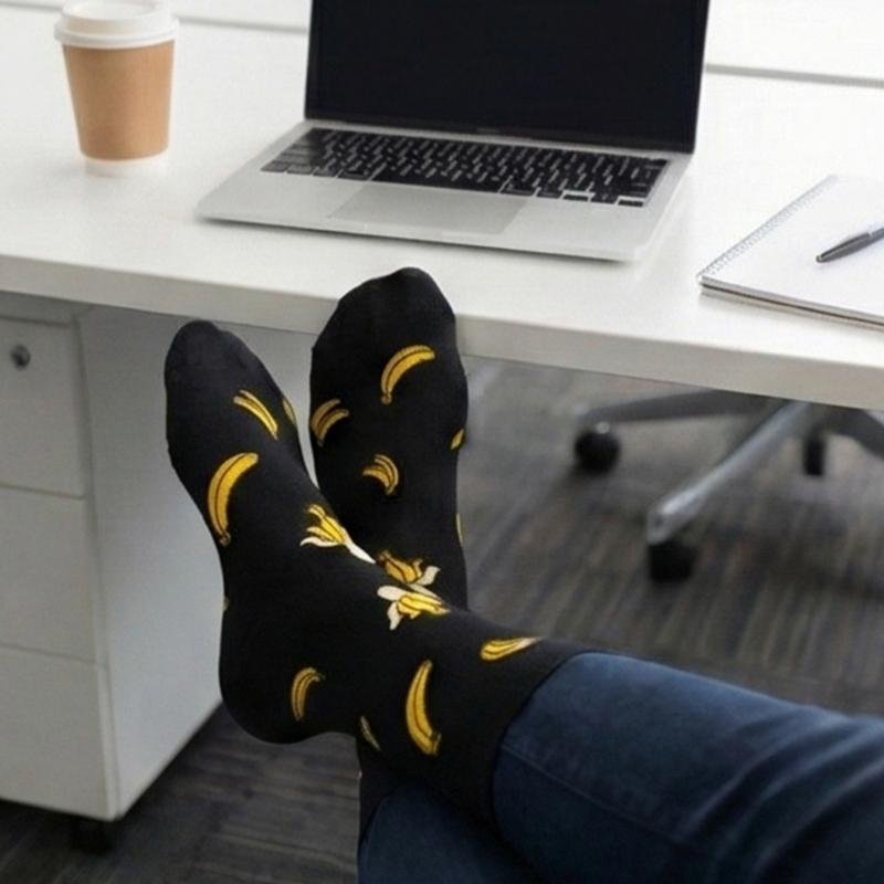 Quick Dry Sports Socks Antislip Design Medium Crew Socks For Gym Running Hiking And Daily Wear In 9 Trendy Color