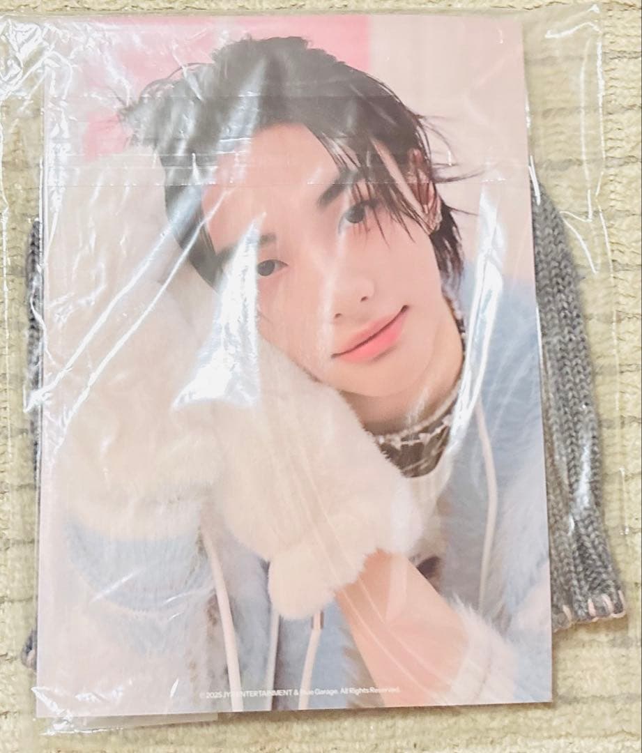 

[Б/У] StrayKids MD Шапка с постером - Хёнджин