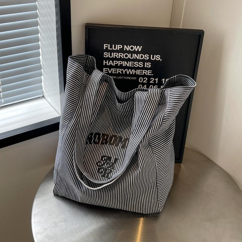 Lässige gestreifte Canvas-Tasche Damen Große Kapazität Pendler-Schultertasche College-Studenten-Klassentasche Tragetasche