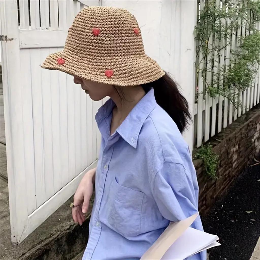 An Insta-style wavy edge large eaves straw fisherman hat women's summer braided love straw hat holiday beach breathable sunshade