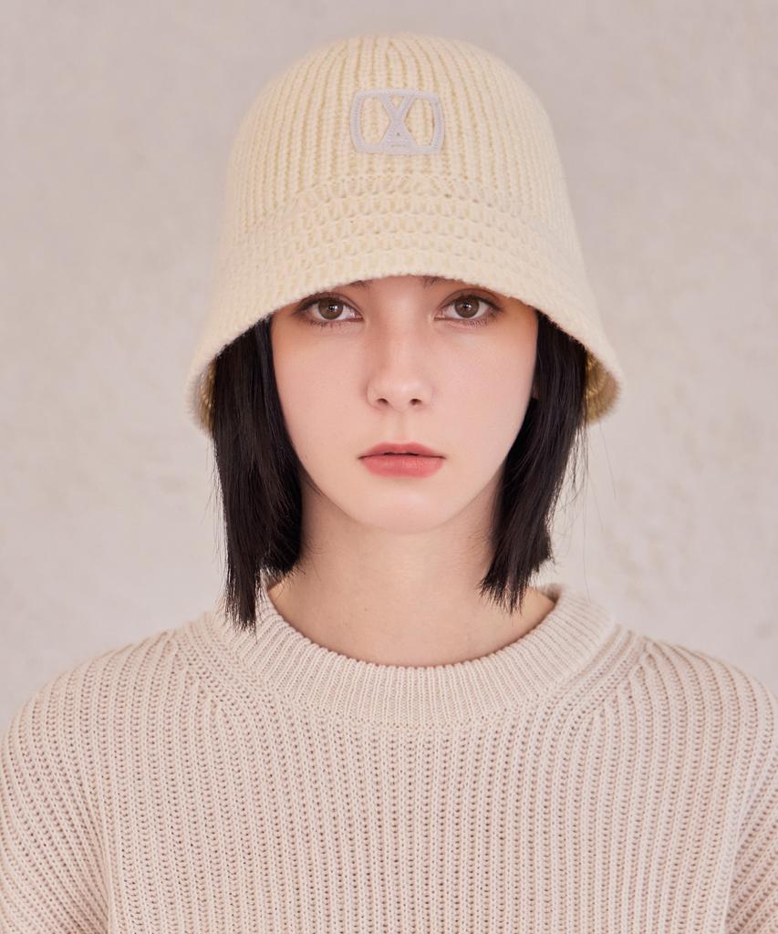 Bajal Va Square Applique Knit Bucket Hat Ivory