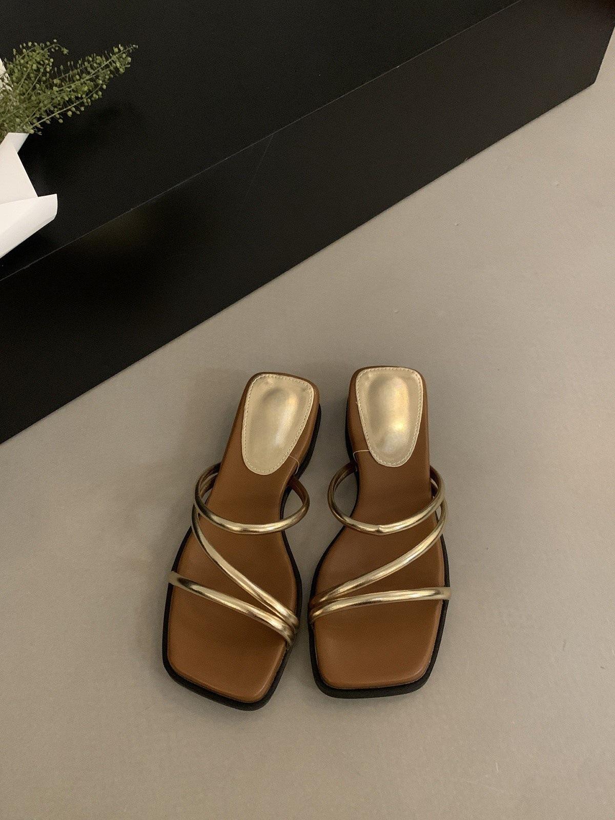 

Французская платформа тонкий ремешок крутые тапочки туфельки феи 2025 новинка летний отпуск морской берег с юбкой римские сандалии 40