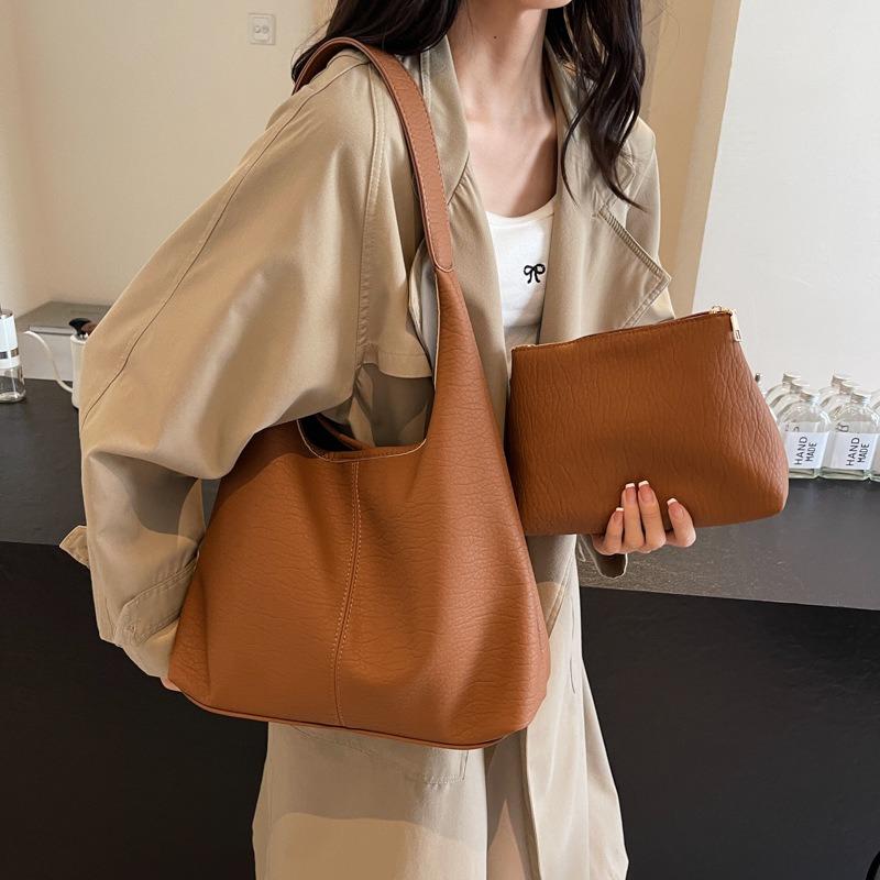 Autumn and winter retro mother and child bag commuter bag women's new large-capacity shoulder bag high-end versatile tote bag