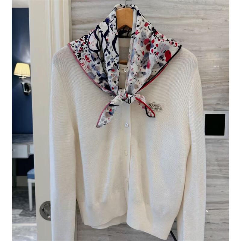 NINA SOLOR Soft Lamb Wool Camellia Scarf