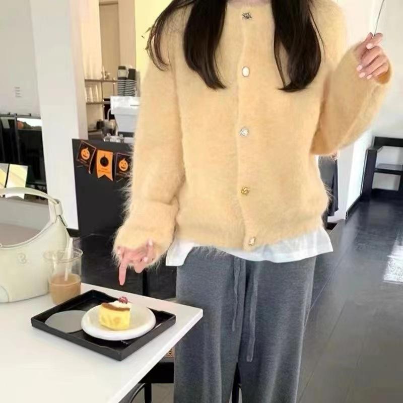 Soft and Glutinous Knitted Cardigan for Autumn and Winter, Round-neck, Laid-back Style Sweater Coat for Women