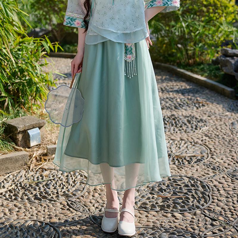 

Традиционный китайский комплект: вышитый топ со стойкой и миди-юбка с кисточками Large