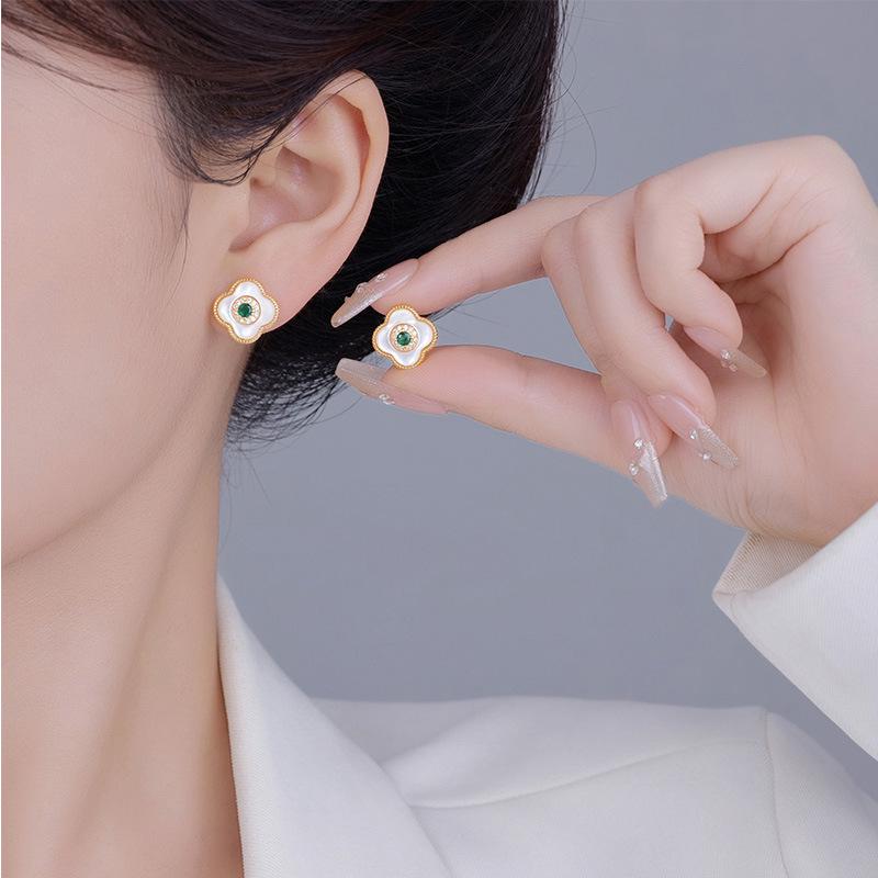 Cercei Retro Geometrice cu Floare din Sidef și Studuri de Zircon - Bijuterii Minimaliste de Lux Lejer