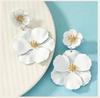 Große Blumen-Hängeohrringe für Damen Übertriebene doppelte florale Hängeohrringe Statement-Charme-Schmuck für Hochzeitsfeier