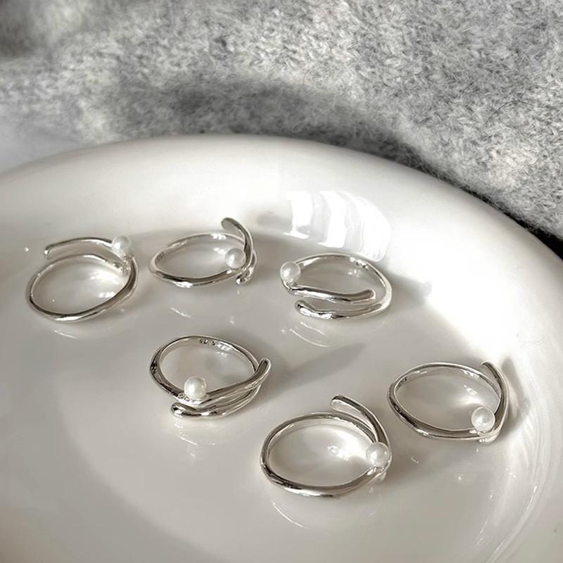 Summer Pearl Classy Ring For Women Featuring Stylish Geometric Design