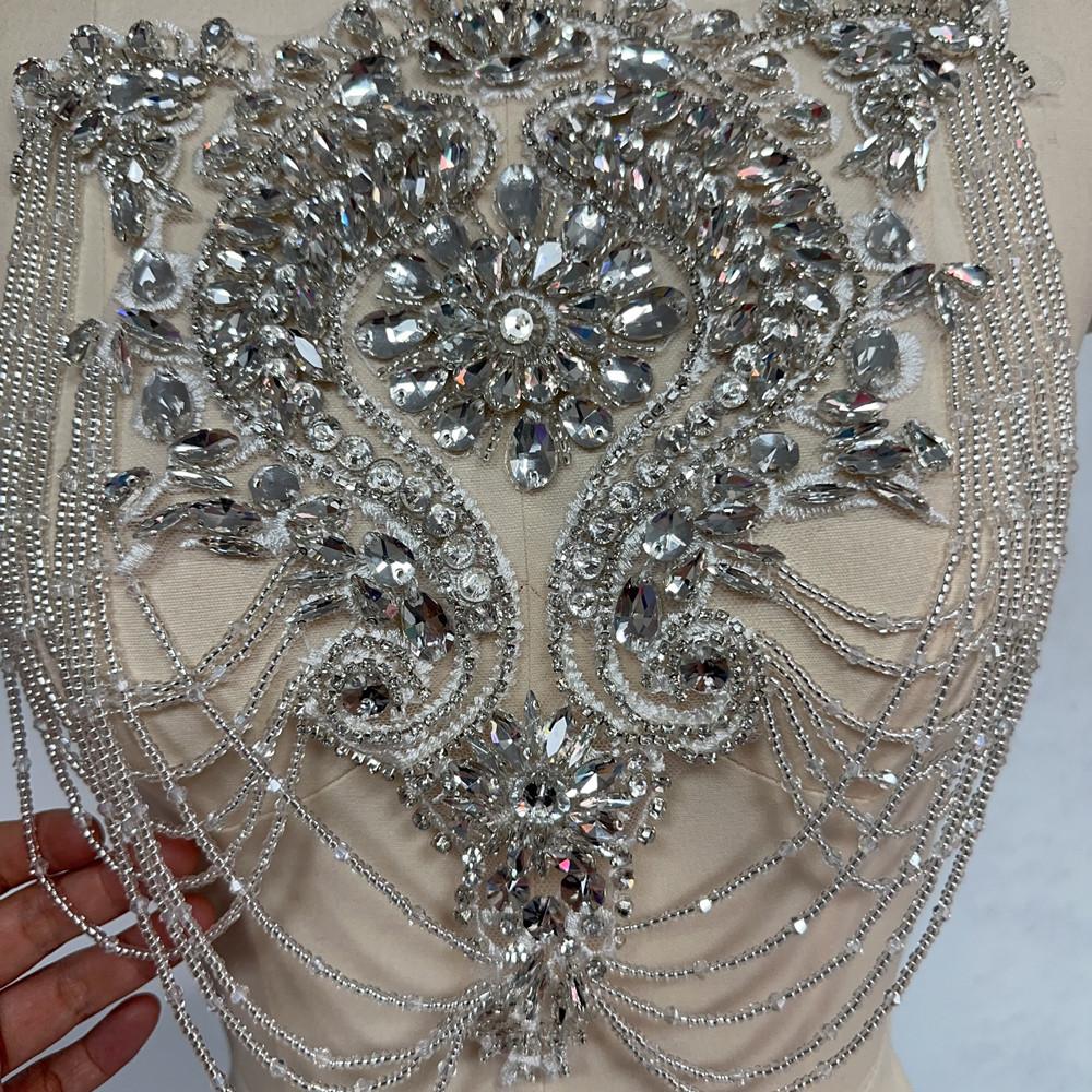 Hot Sell New Handmade Embroidered Flower Shape Sew-on Rhinestone Fabric Bodice Patches for Wedding Party DIY