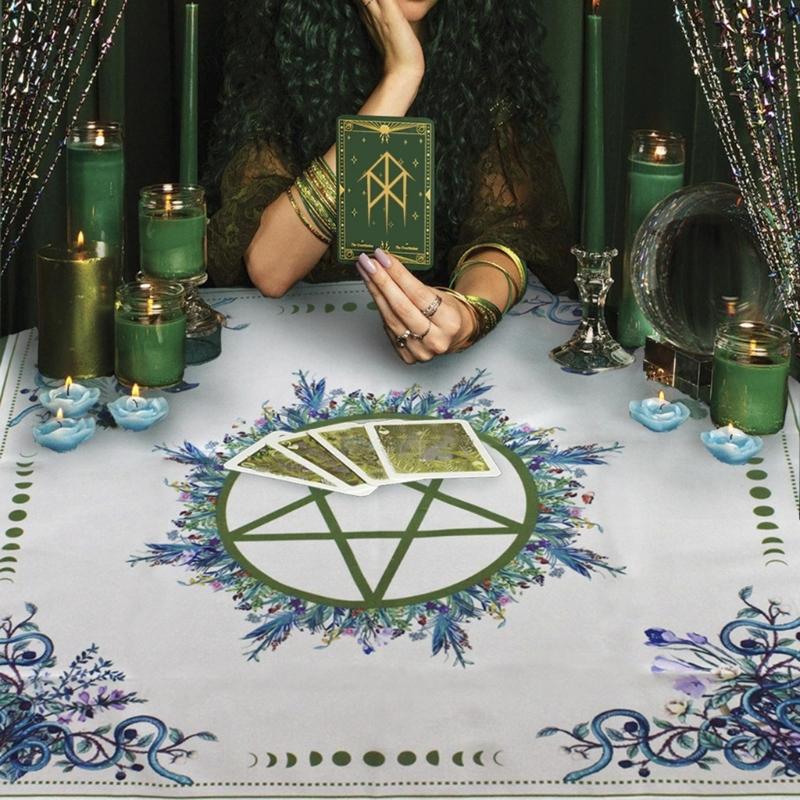 Luxurious Velvet Tarot Cards Table Cover with Pentagram Design